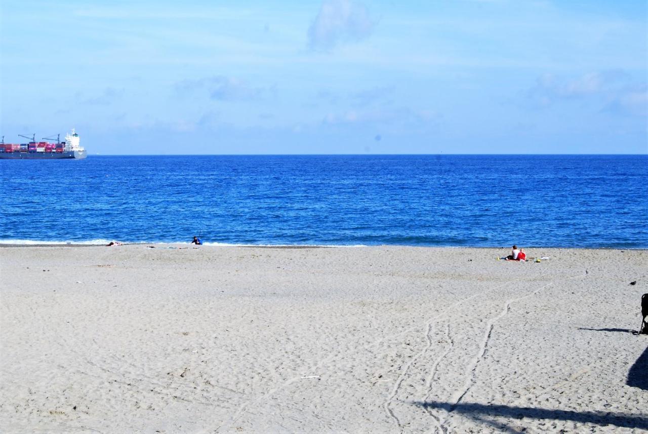 Modern & Bright Flat - 2 Min From The Sea Leilighet Savona Eksteriør bilde